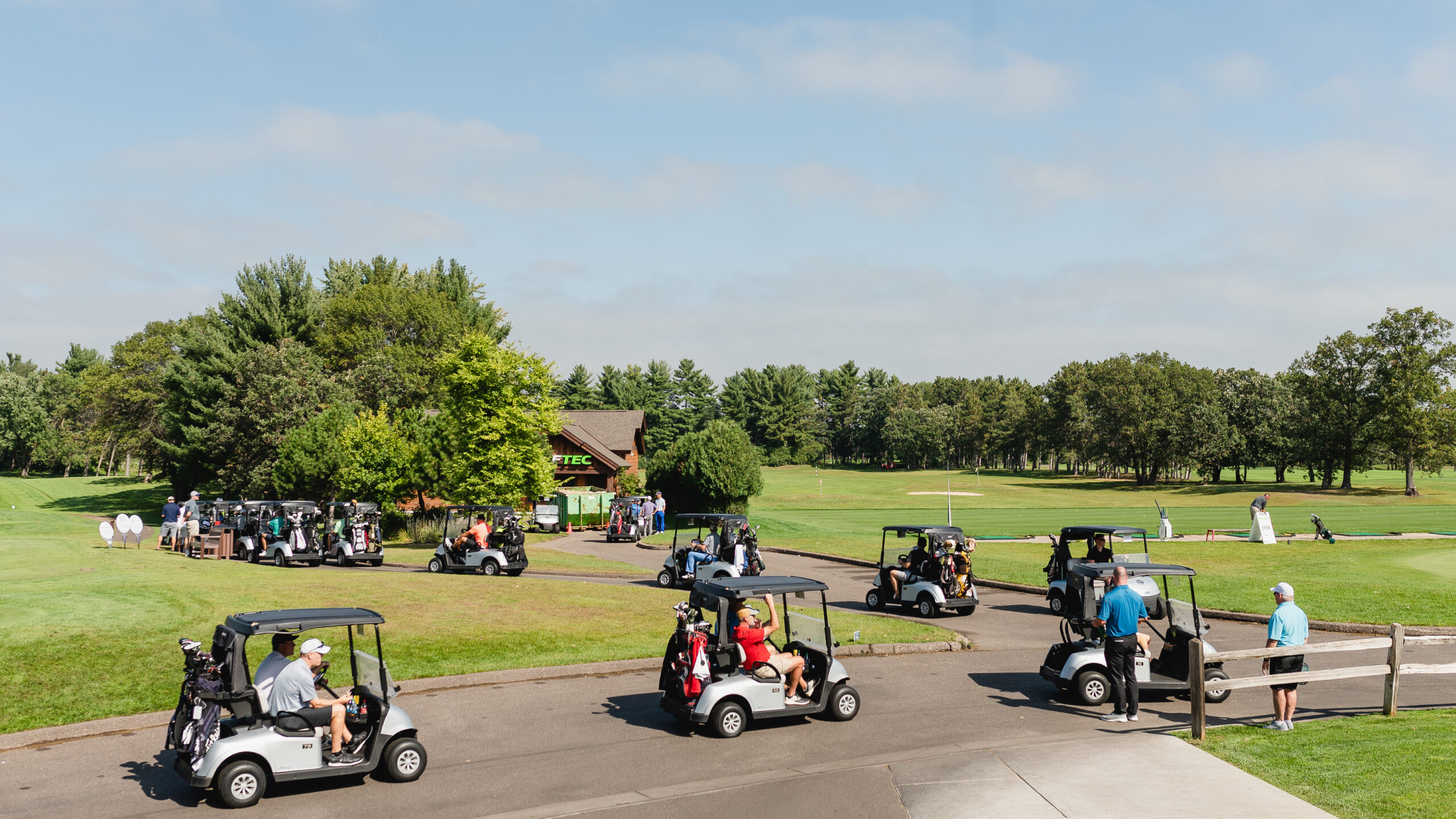 Sunny Days & Smooth Logistics: Summer Golf Events Near St. Paul 